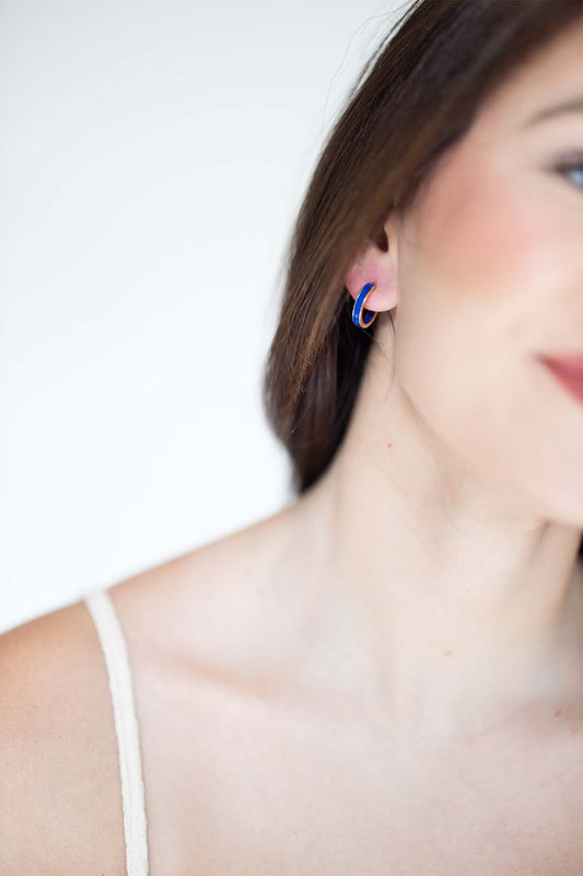 Sara Hoops in blue