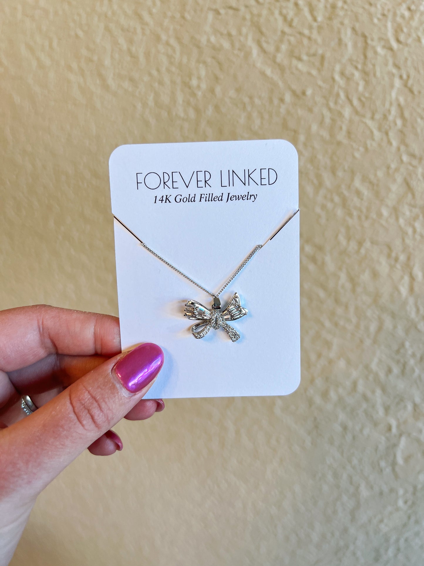 Silver chunky bow necklace