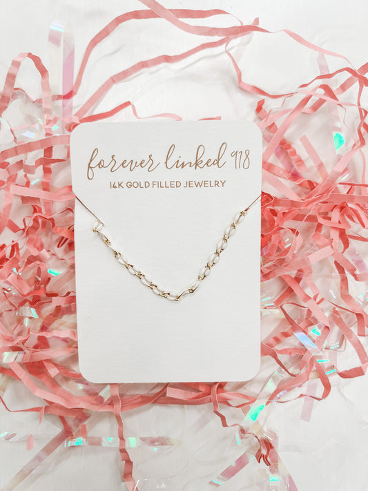 Maddie Necklace In White