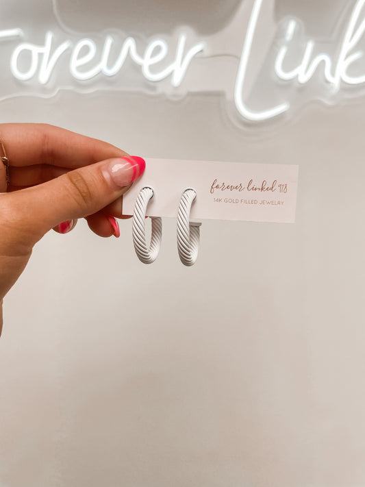 WHITE CABLE HOOP